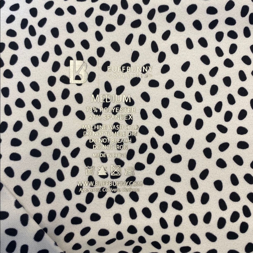 BuffBunny Rosa Pocket Legging- White Bossy Print - Picture 3 of 4